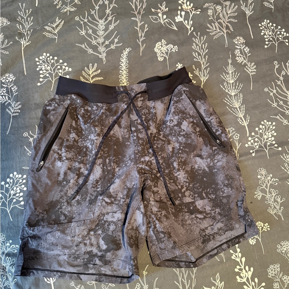 Lululemon Men’s Black and Gray Tie-Dye Shorts
